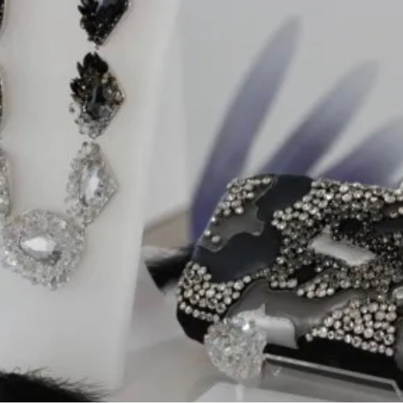 Gorgeous Authentic Swarovski black Collar Necklace - Picture 16 of 16